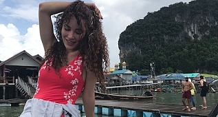 Afet'ten Phuket'te seksi pozlar