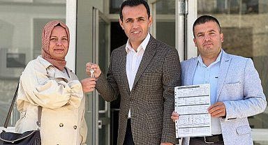 İzmir Bergama'da TOKİ'nin teslimleri sürüyor