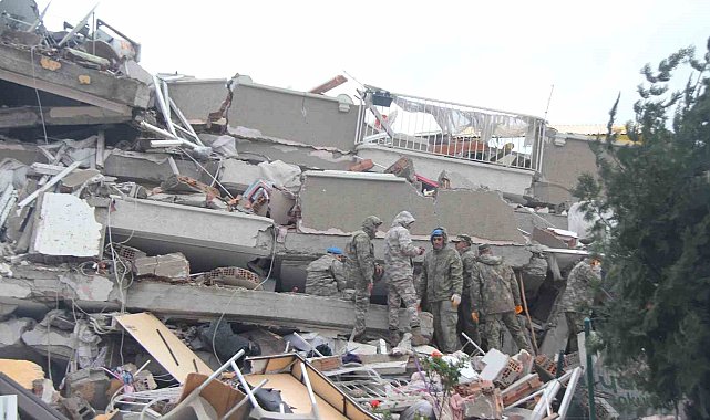 Deprem İskenderun'da büyük yıkıma yol açtı