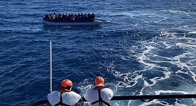 İzmir açıklarında 62 düzensiz göçmen kurtarıldı