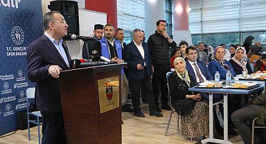 Bakan Bozdağ ilk iftarını yurtta depremzedelerle açtı