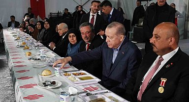 Cumhurbaşkanı Erdoğan: "Türkiye'yi terörle dize getirme, Türk siyasetini marjinal yapılar eliyle dizayn etme girişimini hep birlikte boşa çıkartacağız"