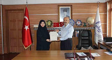 18 saatte Kur'an-ı Kerim'i ezbere hatmetti
