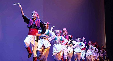 300 dansçı ile muhteşem halk oyunları gecesi