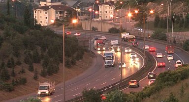9 günlük tatil için vatandaşlar yola düştü: TEM Otoyolu Kocaeli geçişi akıcı seyrediyor