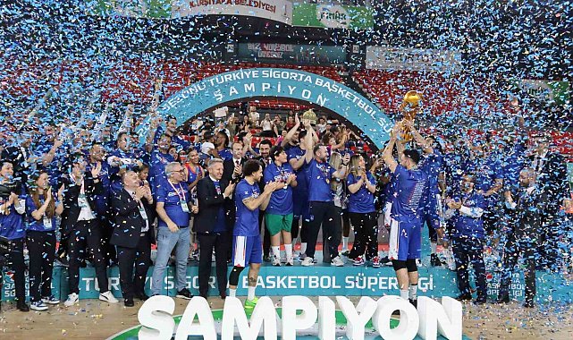 A. Efes kupasını aldı