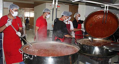 Adıyaman'da 40 noktadaki yemek dağıtımı sürüyor