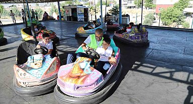 Adıyaman'da yetim çocuklar lunaparkta gönüllerince eğlendi