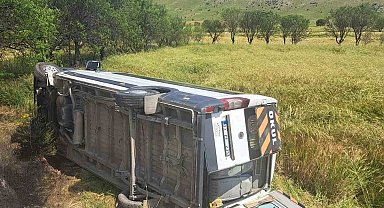 Afyonkarahisar'da yolcu minibüsü devrildi: 7 yaralı