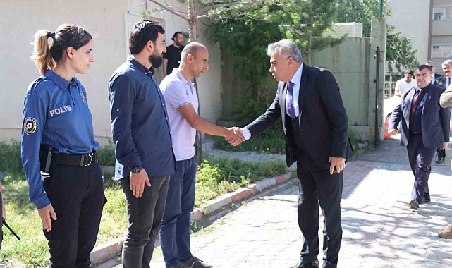 Ağrı Emniyet Müdürü Aydın'dan şehit ailesine ve görev başındaki polislere bayram ziyareti