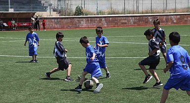Ahlatlı şehitler anısına futbol turnuvası düzenlendi
