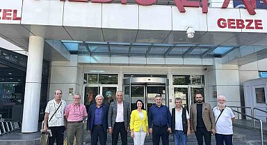 AK Partili belediye başkanları Elmas'ı hastanede ziyaret etti