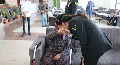 Aksaray'da jandarmadan huzurevine bayram ziyareti