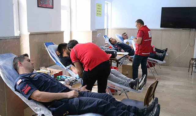Aksaray'da jandarmadan Kızılay'a kan bağışı