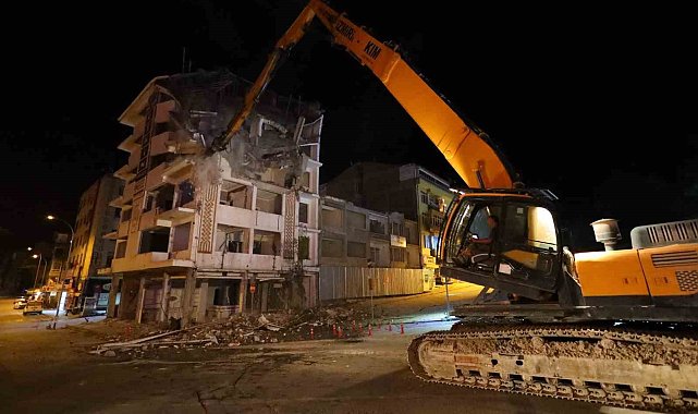 Aksaray'da risk teşkil eden yapılar yıkılıyor