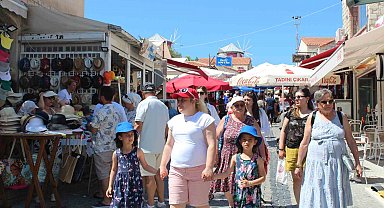 Alaçatı sokakları dolup taştı