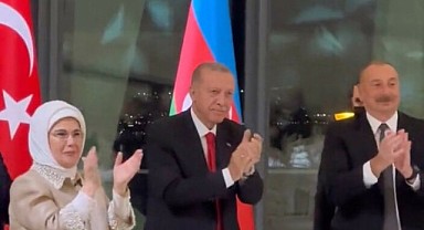 Aliyev, Azerin'in Çırpınırdın Karadeniz şarkısını ayakta alkışladı