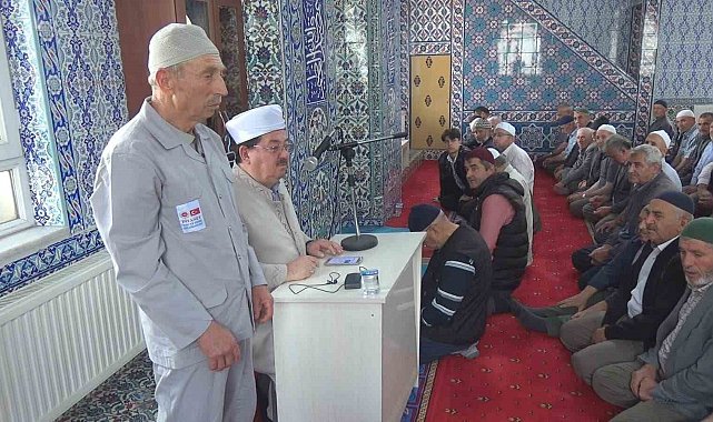 Altıntaş'ta hac yolcuları dualarla uğurlandı