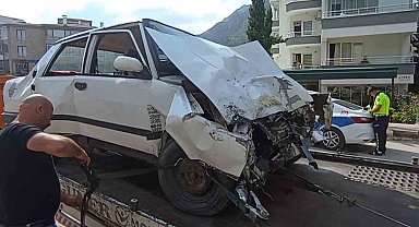Amasya'da halk otobüsüyle otomobil çarpıştı: 4 yaralı