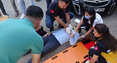 Aniden dönen otomobil kazaya neden oldu: 2 yaralı