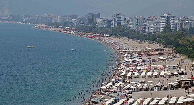 Antalya'da 300 bin kişilik bayram hareketi sahillere yansıdı, yoğunluk ikiye katlandı