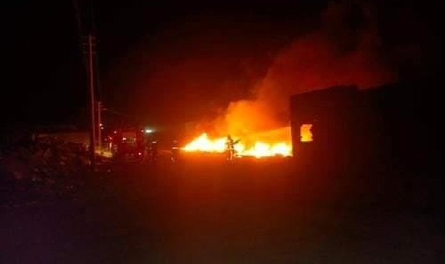 Antalya'da çöp ve hurdalık yangını korkuttu