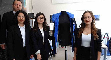 Antarktika'da bilim insanların giyebileceği teknolojik mont tasarladılar, ödülleri kaptılar