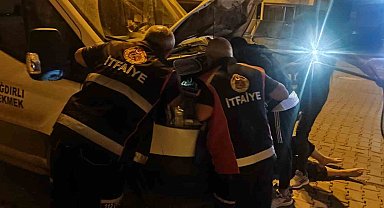 Aracın motoruna giren inatçı kedi yavrusu, tüm çabaya rağmen çıkmadı