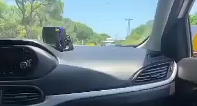 Arnavutköy'de sollama yapmak için manevra yapan taksi şoförü kazadan kıl payı kurtuldu