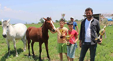 Atalarından devraldığı binlerce yıllık rahvan at geleneğini yaşatıyor