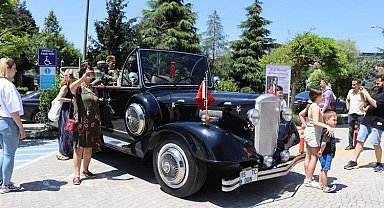 Atatürk'ün tören arabası İzmitlilerle buluşuyor