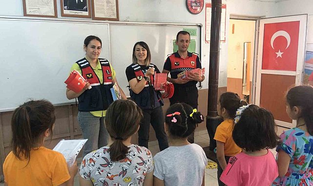 Aydın'da öğrencilere yaz tatilinde güvenli internet kullanımı anlatıldı