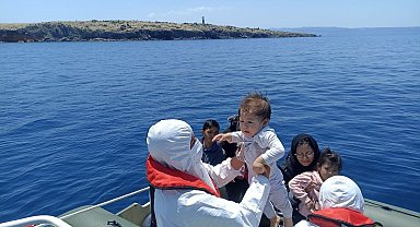 Ayvalık'ta düzenlenen iki operasyonda 35 düzensiz göçmen yakalandı, 29 düzensiz göçmen kurtarıldı