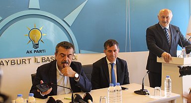 Bakan Tekin'in ziyaretinde Cumhurbaşkanı Erdoğan telefonla bağlanarak Bayburtlulara methiyeler dizdi