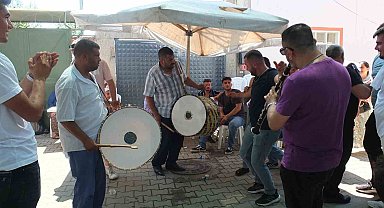 Balıkesir'de davullu klarnetli keşkek dövme geleneği devam ediyor