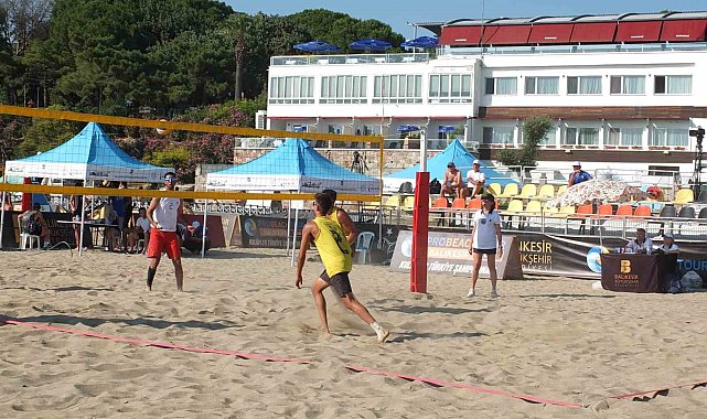 Balıkesir'de uluslararası plaj voleybolu başladı
