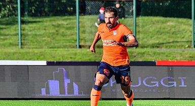 Başakşehir, Şener Özbayraklı'nın sözleşmesini uzattı