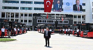 Başkan Böcek: "Ulaşım sektörü ile ilgili tüm otobüslerin Büyükşehir Belediyesine ait olması gerekiyor"