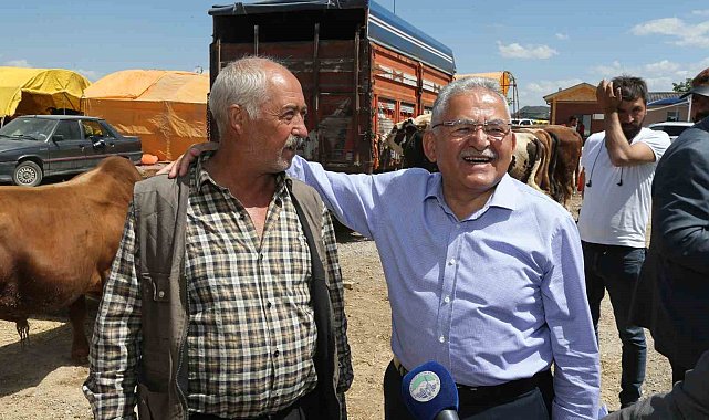 Başkan Büyükkılıç, kurban pazarında sıkı pazarlığa katıldı