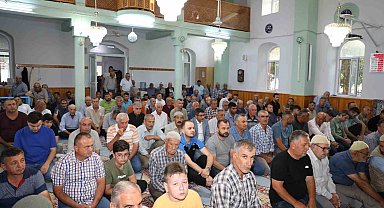 Başkan Çelik Yeşilköy'de vatandaşlarla bayramlaştı