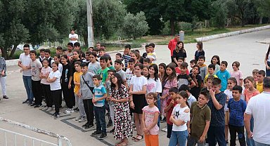 Başkan Çömden, öğrencilerin karne sevincini paylaştı