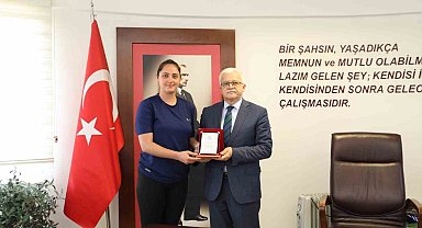 Başkan Deveciler'e onursal başkanlık plaketi