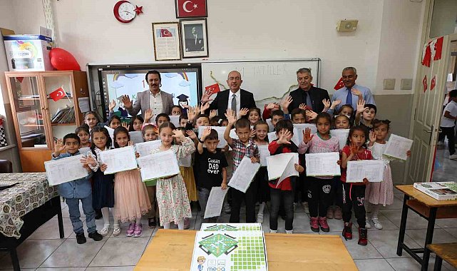 Başkan Kavuş, öğrencilerin karne heyecanına ortak oldu