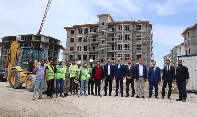 Başkan Önsay ve Kütahya milletvekilleri kentsel dönüşüm konutlarını inceledi