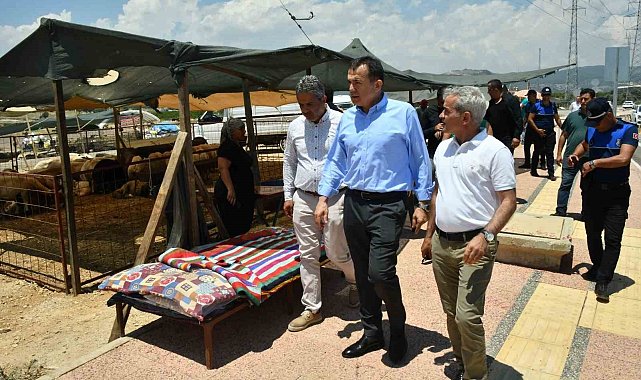 Başkan Özyiğit, kurban satış alanını inceledi