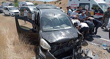 Batman'da hafif ticari araç ile otomobil çarpıştı: 6 yaralı