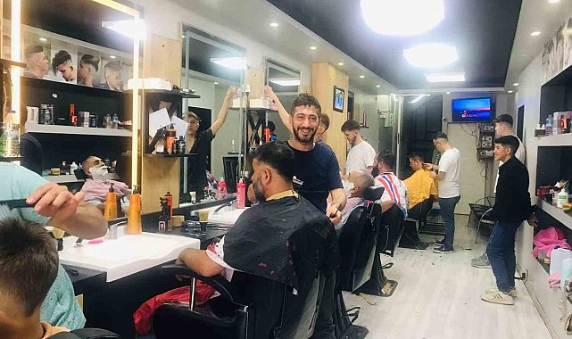 Bayram öncesi berber ve kuaförlerde yoğunluk yaşanıyor