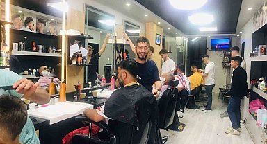 Bayram öncesi berber ve kuaförlerde yoğunluk yaşanıyor