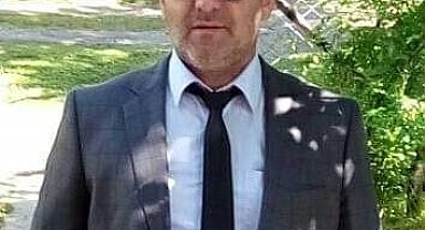 Bayram tatiline geldiği evinin bahçesini temizlerken kalp krizi geçirdi