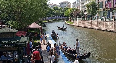 Bayram tatilini fırsat bilen turistler Eskişehir'e akın etti